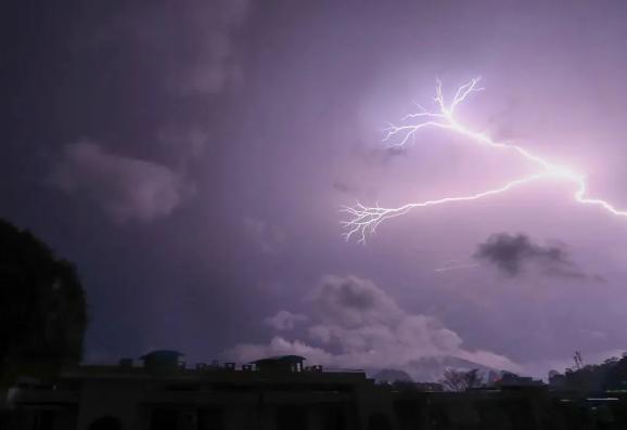近期雷雨气象频发，浙江两人遭雷击身亡
